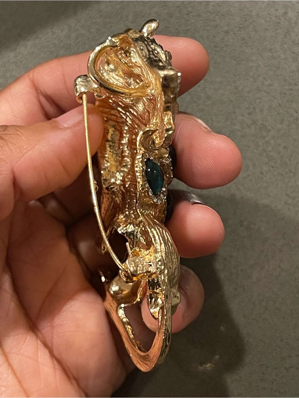 Gold Lion Brooch with Emerald Green Cabochons - Picture 3 of 3